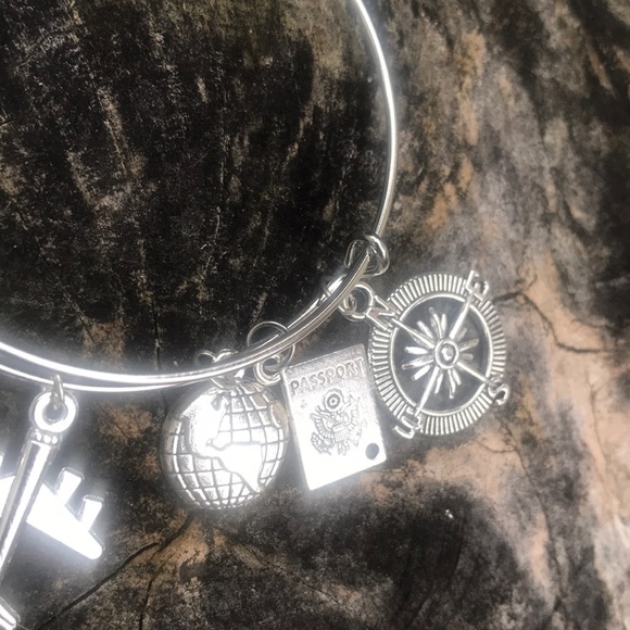 Traveling charm bracelet - Picture 5 of 8
